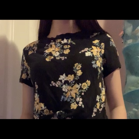 Floral top - Picture 2 of 2